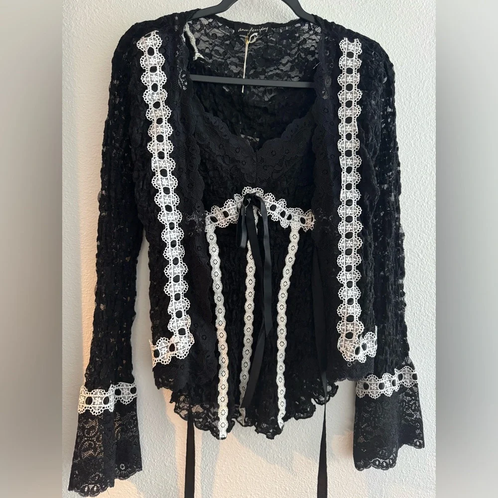 NWT Ann Ferriday Black Lace Top with White Trim small